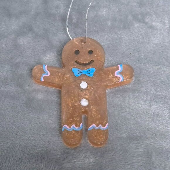 Handmade Resin Gingerbread Ornaments Set Of 4 Bow & Button Details Hand Painted - Picture 4 of 6